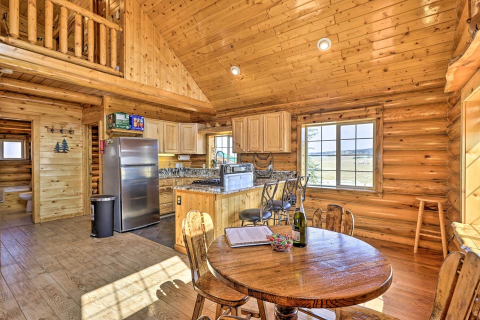 Dining Area | Dishware Provided