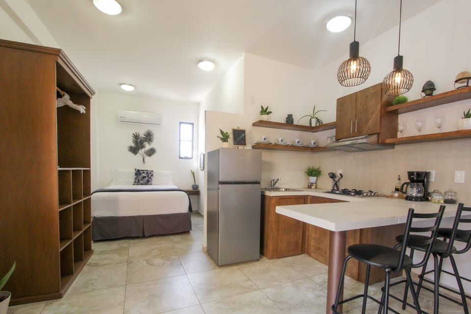 Single / Montserrat | Premium bedding, individually decorated, individually furnished