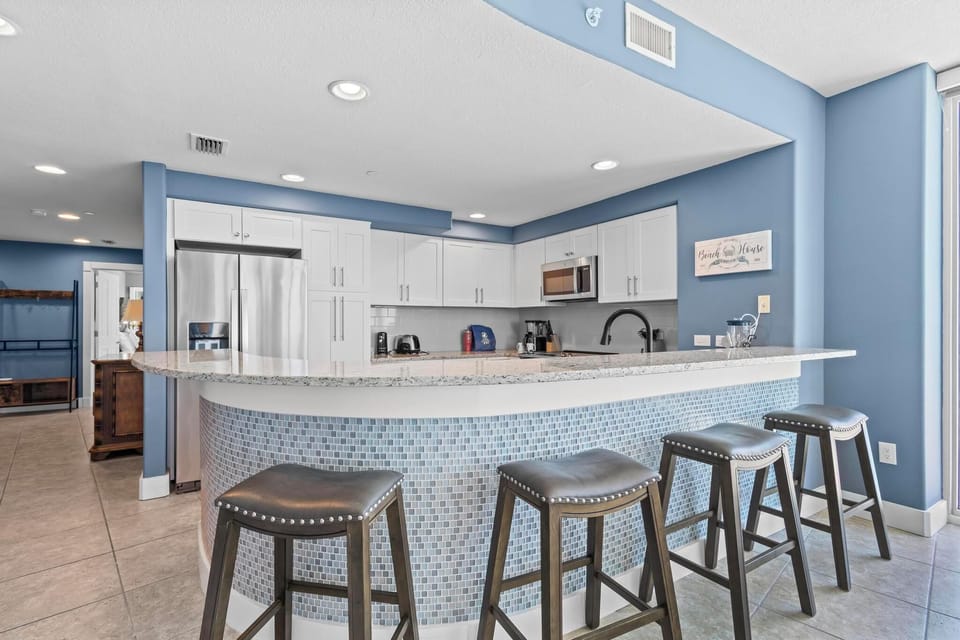 Breakfast bar and kitchen
