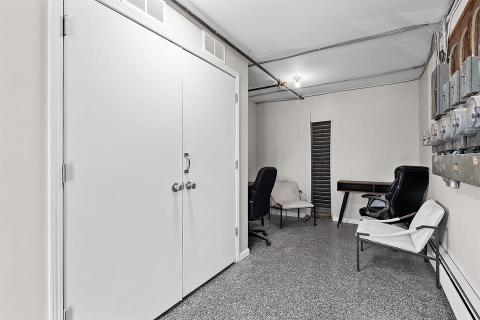 Additional workspace with chairs and desks—ideal for remote work, quick calls, or quiet focus.