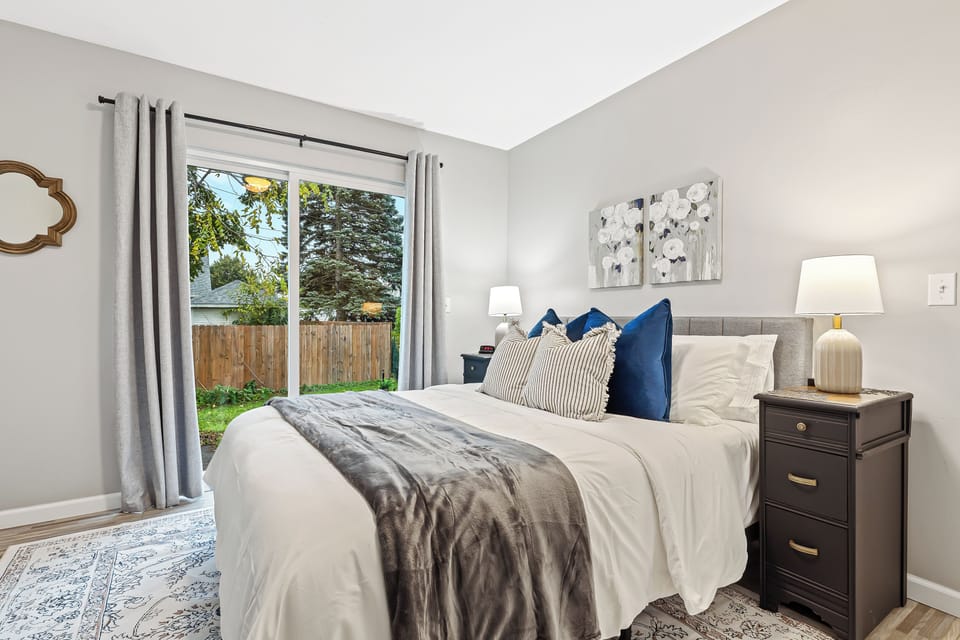 Sink into the lap of luxury with our incredibly comfortable bed.