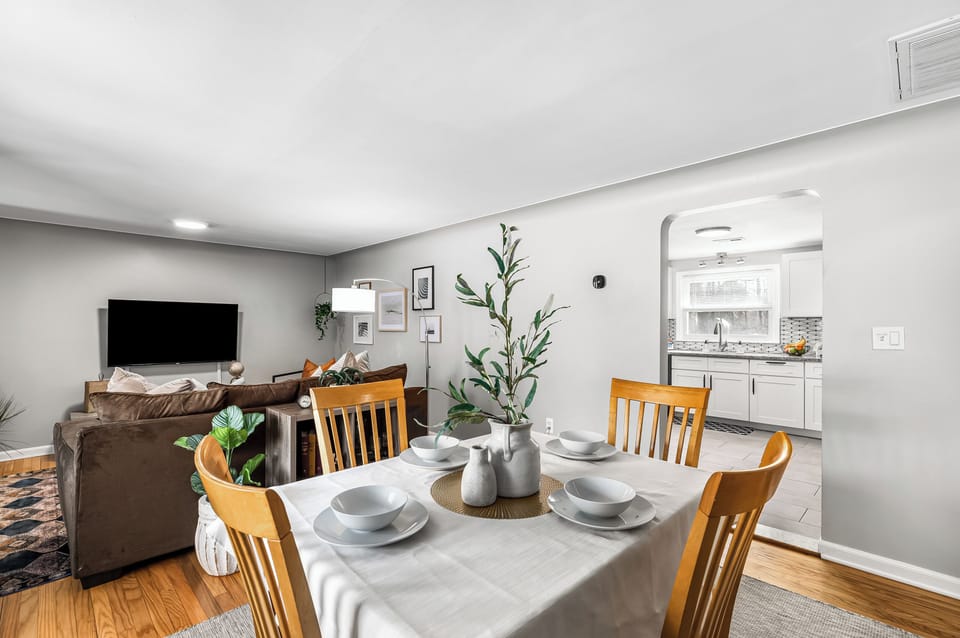 Dining area offers seating for 4