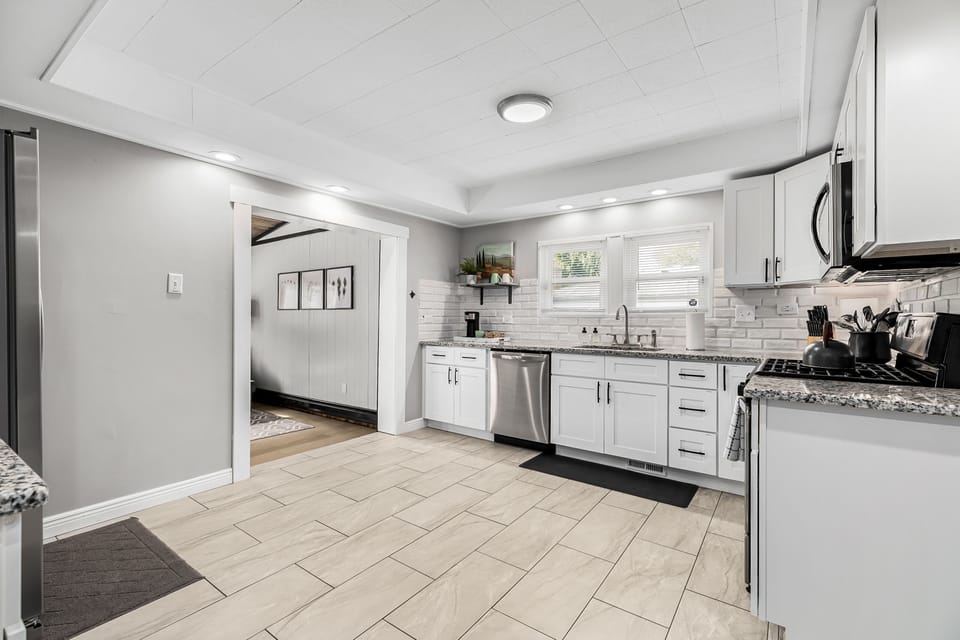 A kitchen that's both stylish and functional, perfect for any occasion.