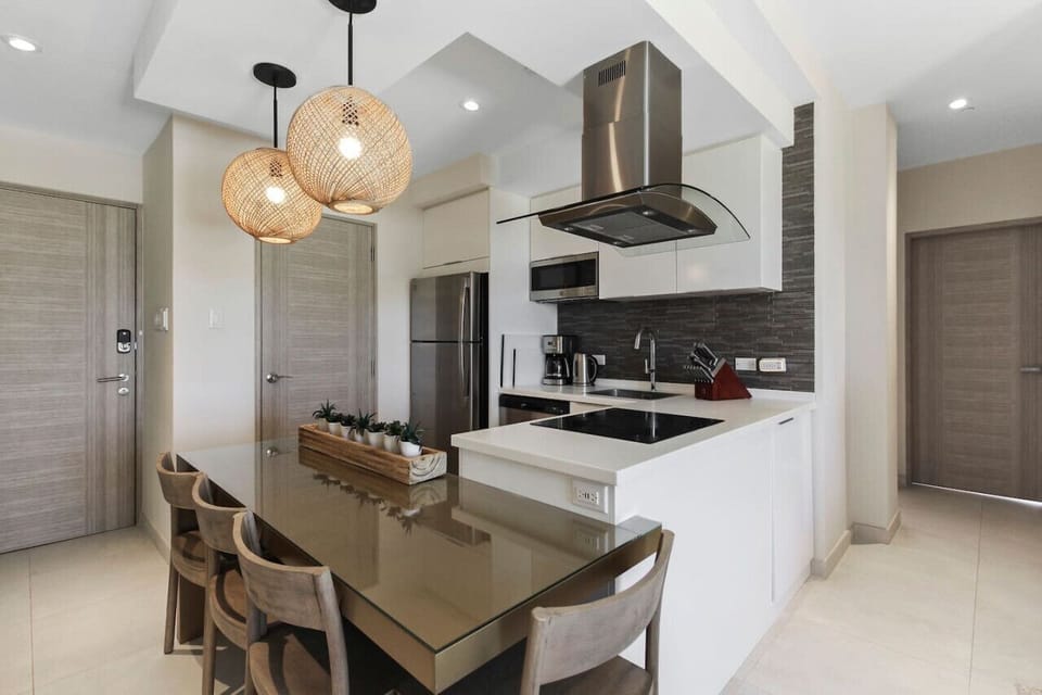 In the spacious, modern, fully equipped kitchen, prepare your favourite dishes.