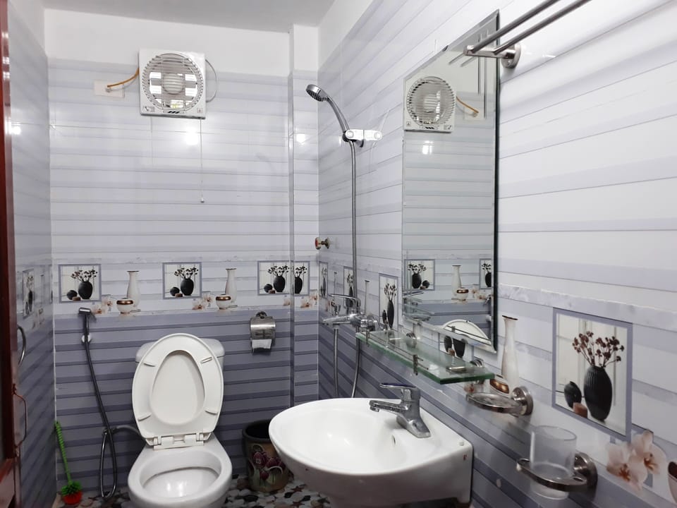 Economy Double Room | Bathroom