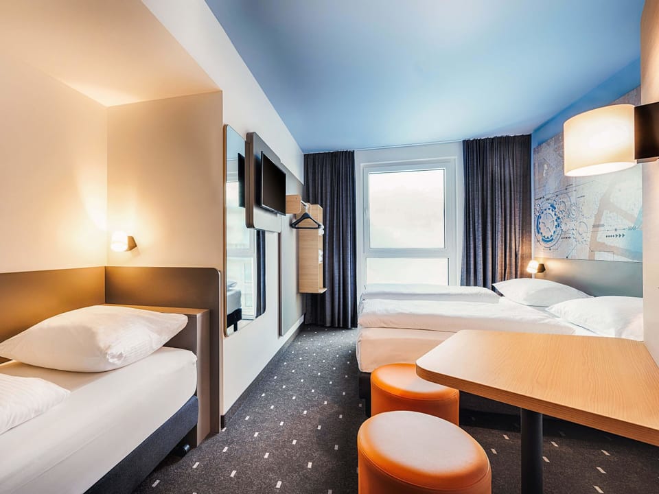 Triple Room | Desk, soundproofing, WiFi (free), bed sheets