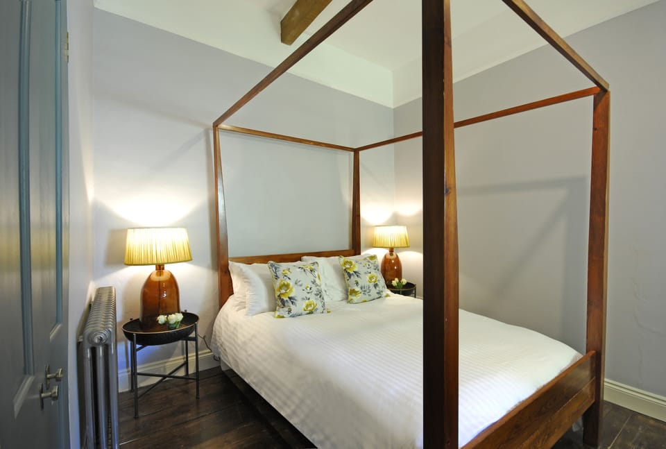 Deluxe House | 2 bedrooms, iron/ironing board, free WiFi, bed sheets