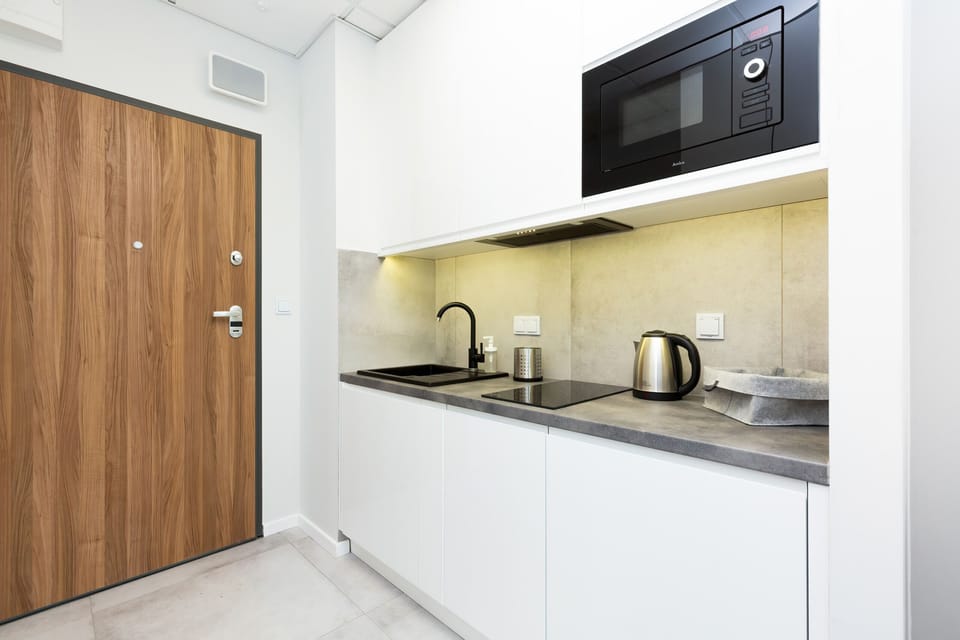 Fully equipped kitchenette. 
