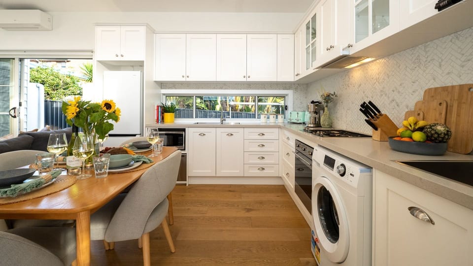 Sunshine Cottage | Kitchen | Oven | Cooktop | Coffee machine | Microwave | Dishwasher | Washing machine