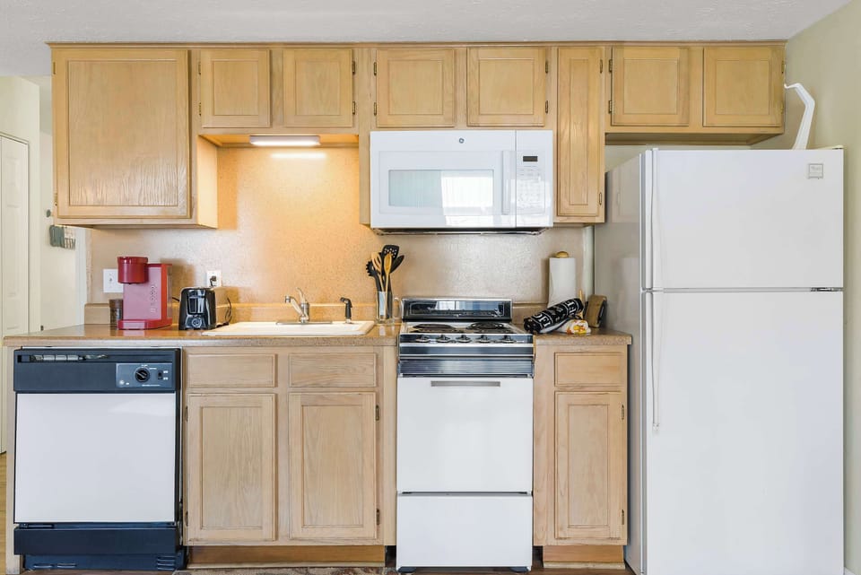 Condo, 1 Queen Bed with Sofa bed, Patio, Garden View (Fall Creek Abby in the Ozarks) | Private kitchen | Coffee/tea maker