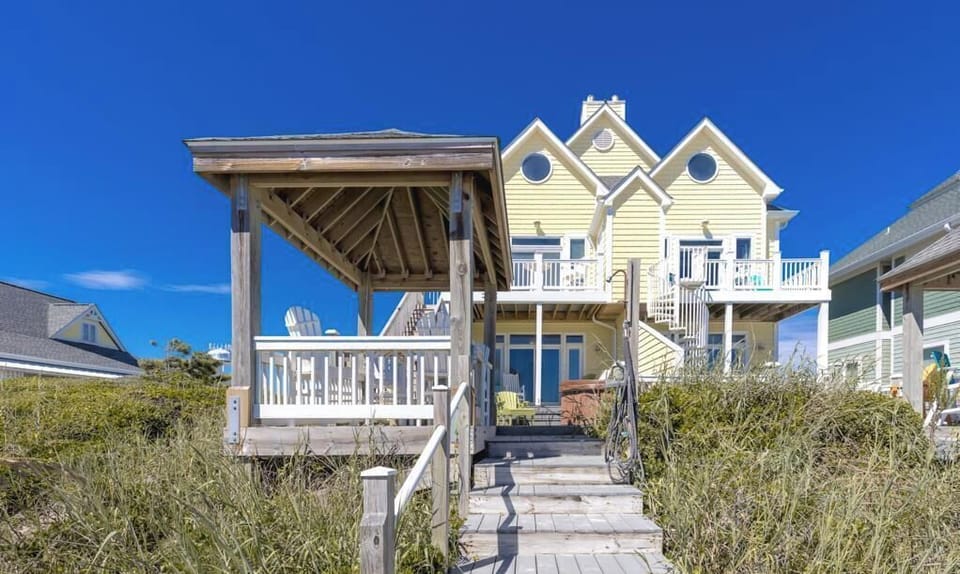 Pier Pressure Oceanfront Exterior