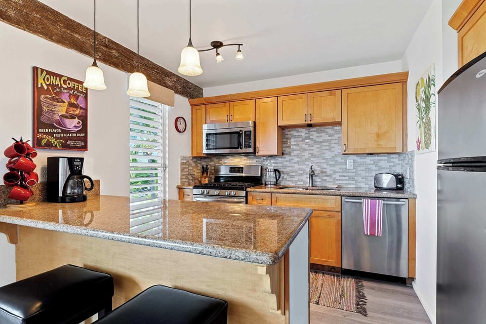 Studio Suite, 1 King Bed with Sofa bed, Kitchen, Ocean View (Kona Mansions #A303) | Private kitchen | Fridge, microwave, oven, stovetop