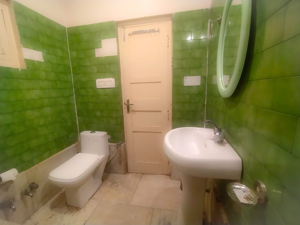 Deluxe Room | Bathroom