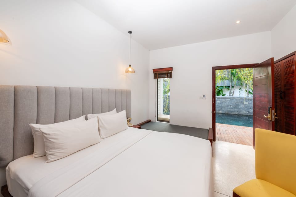 Junior Suite Access to Pool | In-room safe, individually decorated, individually furnished, desk
