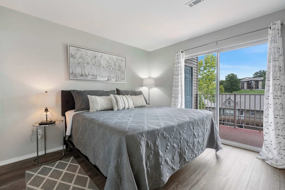 The Branson Condo at Fall Creek - Overlooking the Rolling Hills Apartment in Branson