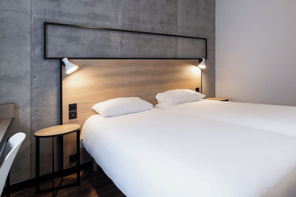 Standard Room, 2 Twin Beds | Premium bedding, in-room safe, desk, soundproofing