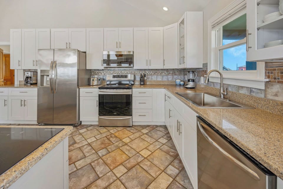Surf or Sound Realty - 1065 - Shorehouse - Kitchen -3