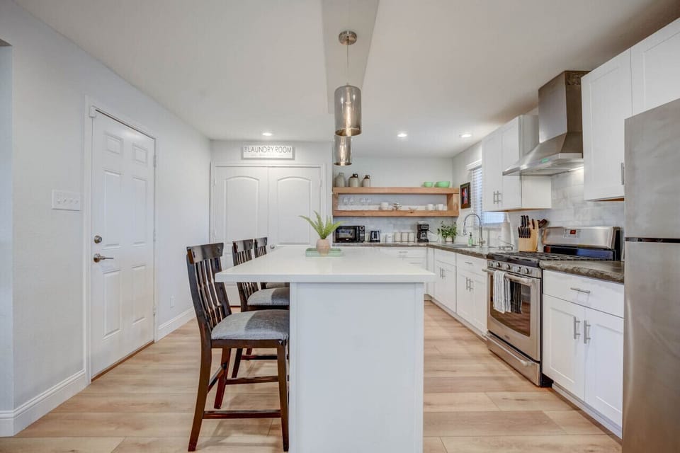 Artistic Escape - Lubbock Full Size Kitchen
