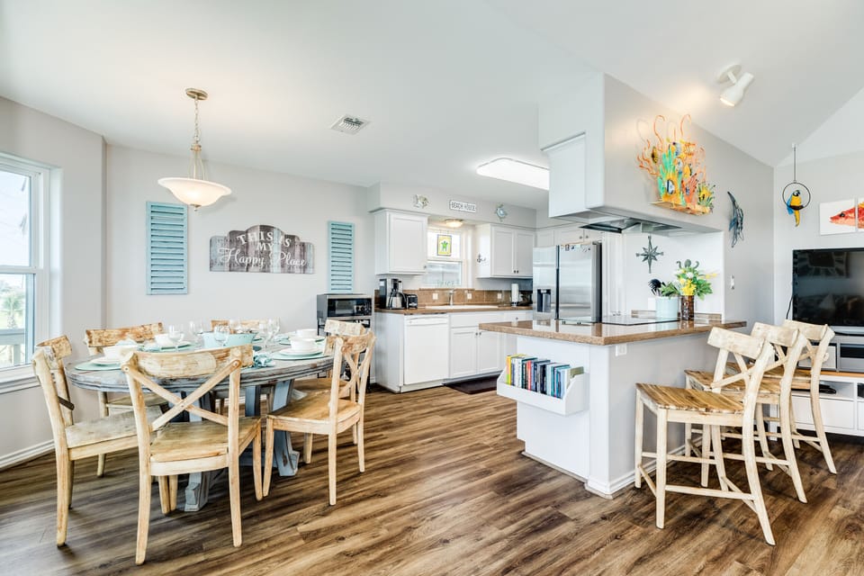 Plenty of space for family meals between the dining table and breakfast bar seating