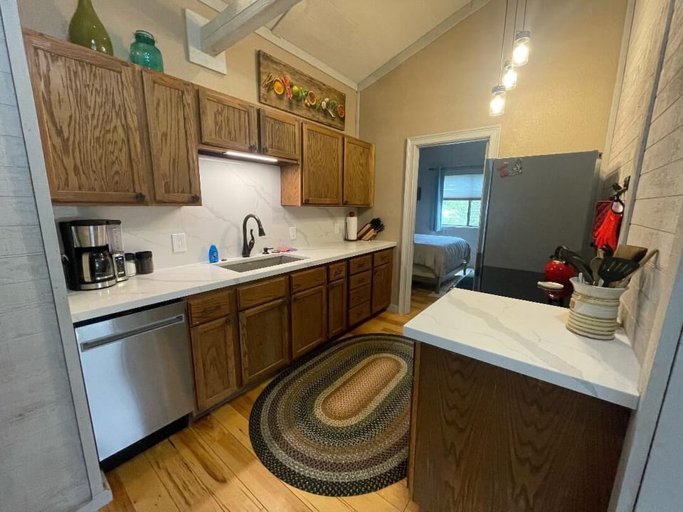 New Remodeled Kichen with Dishwasher.