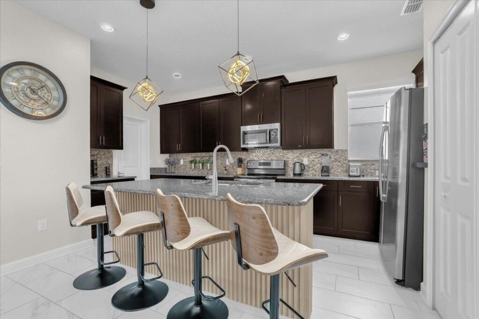 4729SleepyHollowDr09