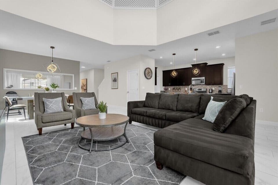 4729SleepyHollowDr01