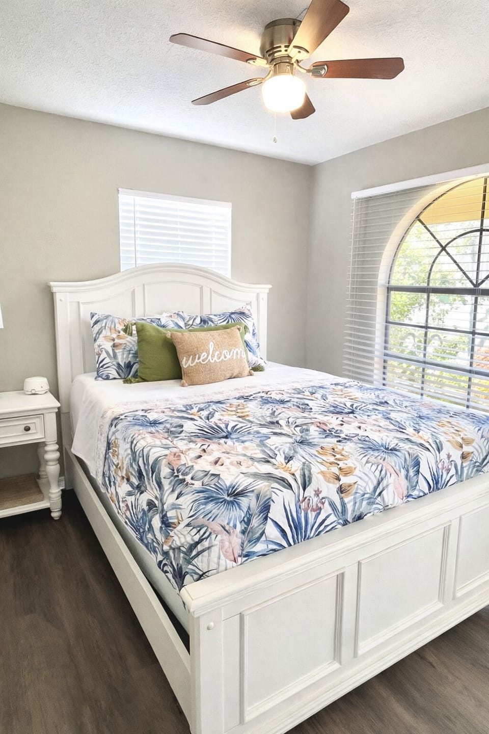Guest bedroom with comfortable queen size bed