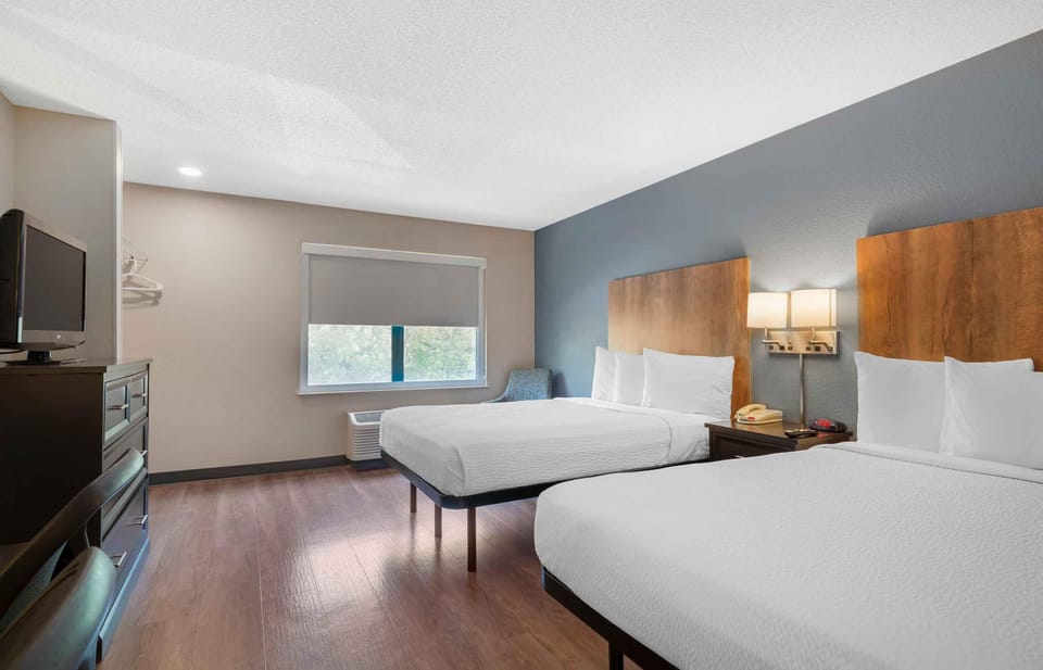 Studio, 2 Double Beds, Non Smoking | Desk, iron/ironing board, free WiFi, bed sheets
