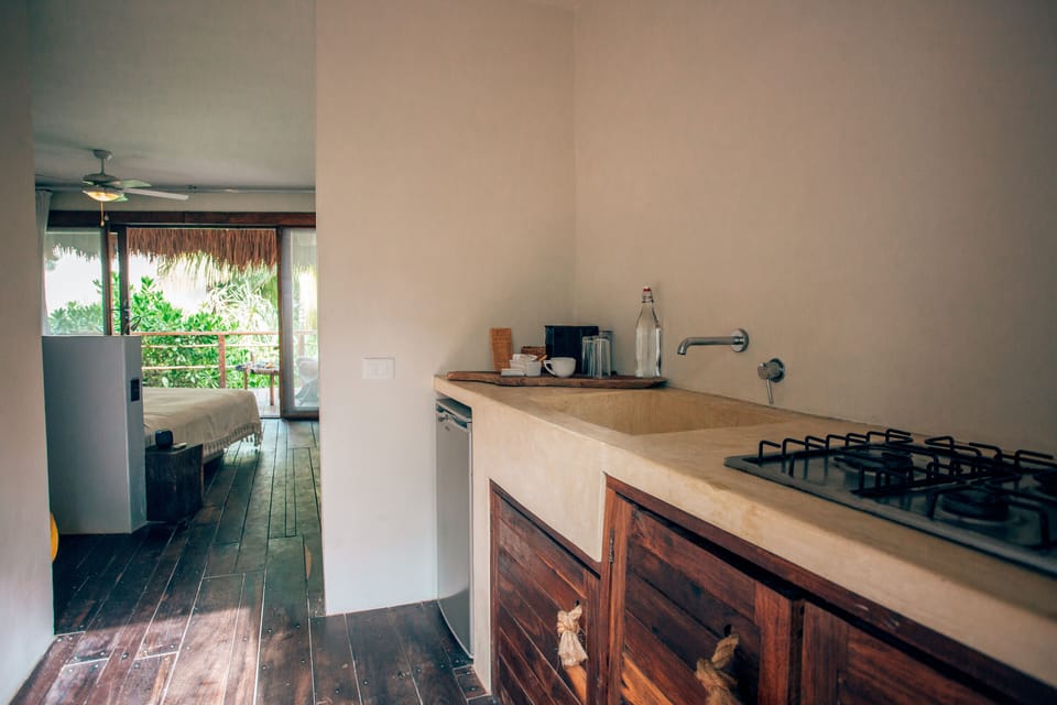 Master Suite Garden View (Brassavola Master Suite) | Private kitchen | Coffee/tea maker