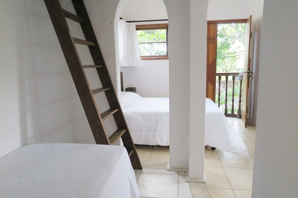 Suíte Verde com Ar-condicionado | Premium bedding, individually decorated, individually furnished, desk