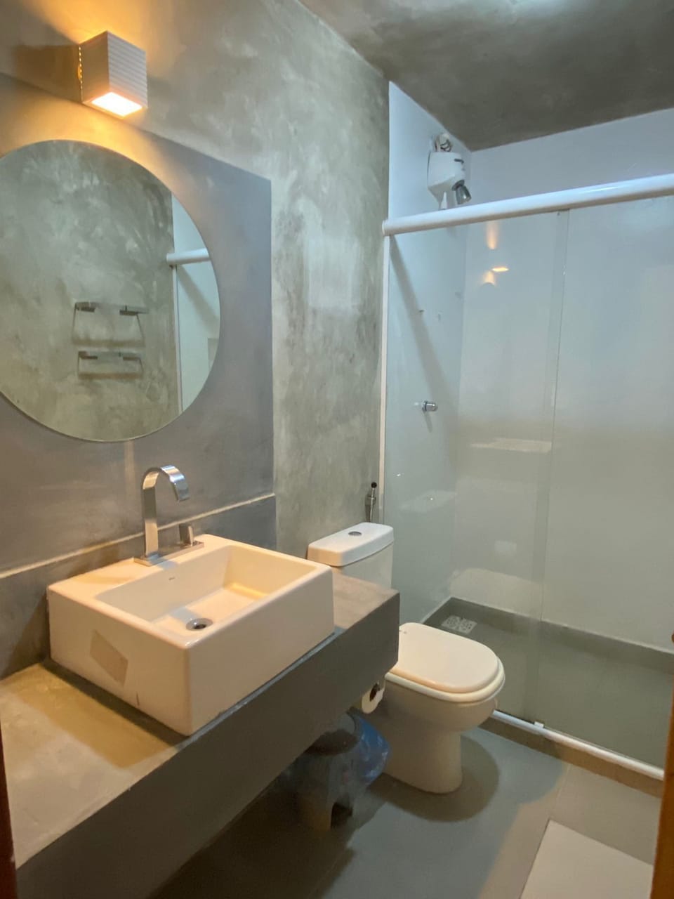 Junior Double Room | Bathroom | Shower, hair dryer, bidet, towels