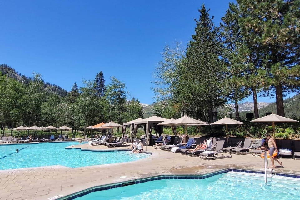 Summer luxury poolside 