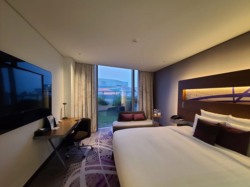 Deluxe Room, 1 King Bed, Garden View | Down comforters, minibar, in-room safe, desk