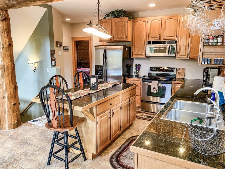 Choose from a variety of kitchen gadgets and specialty cooking items like a Sous Vide Precision Cooker, Rice Makers, Instant Pot and Crockpots.