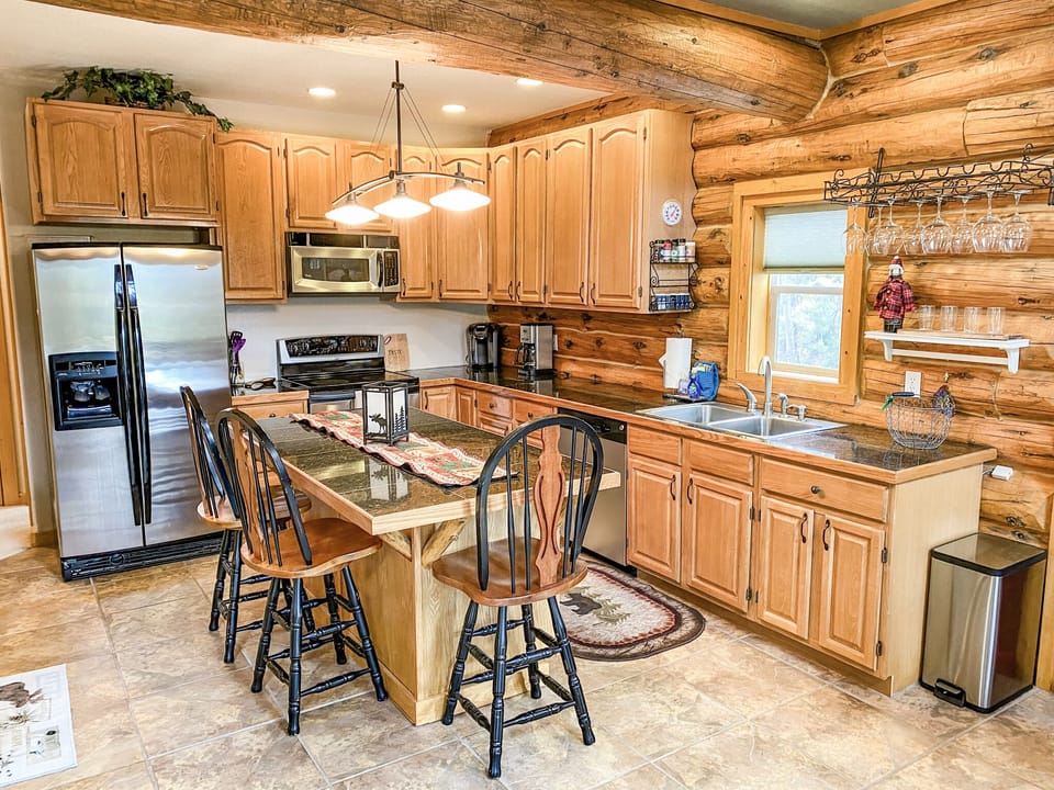 The stainless steel appliances and variety of great kitchen gadgets make cooking a breeze