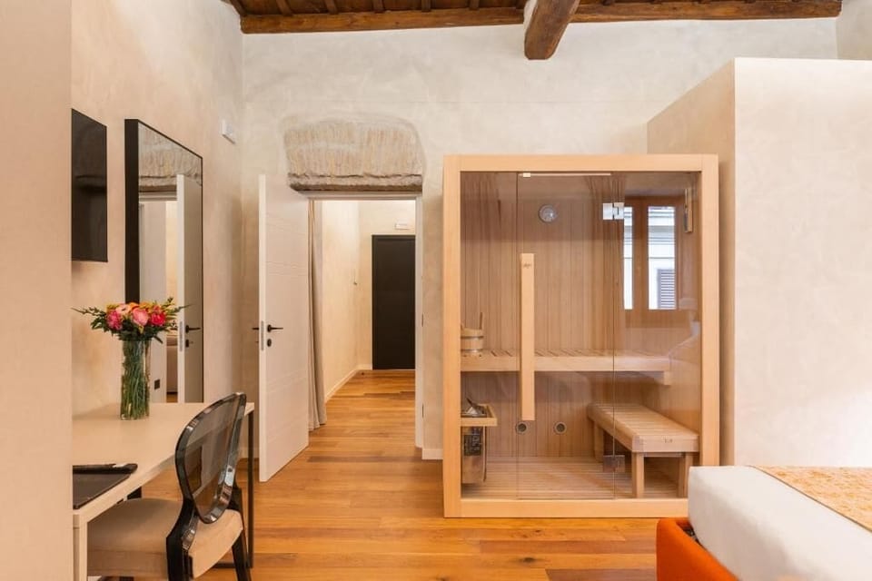 Romantic Suite (With Sauna) | Bathroom | Shower, hair dryer, towels, soap