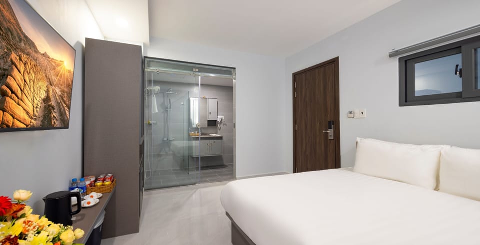 Premier Double Room | Minibar, in-room safe, desk, soundproofing