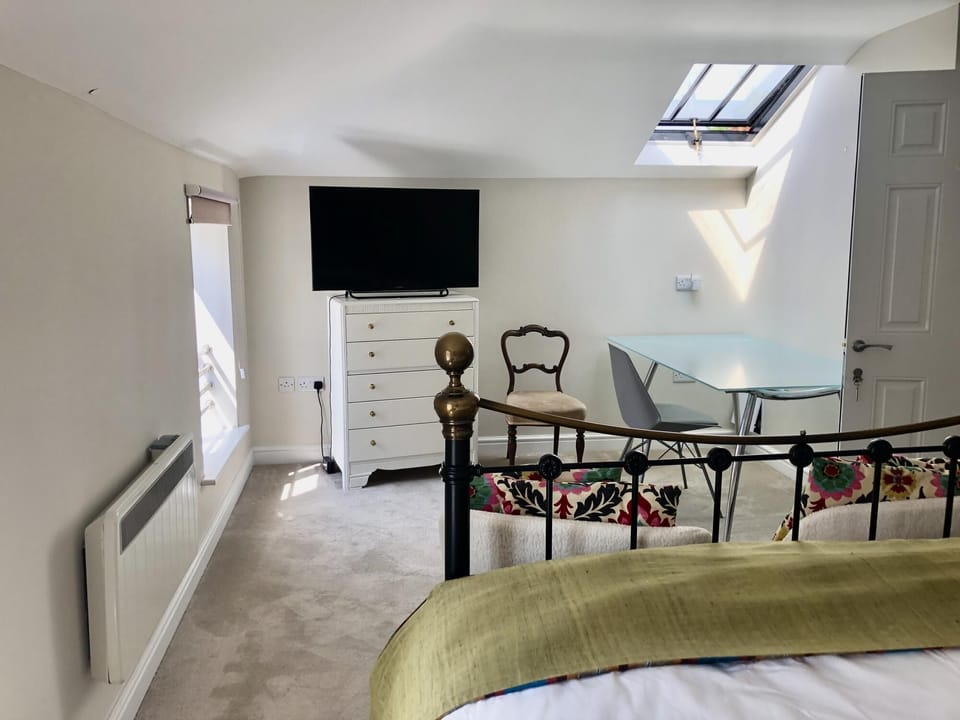 House | 1 bedroom, desk