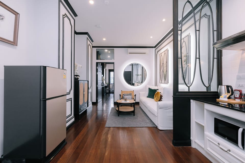 Studio, Terrace | Living area | 42-inch flat-screen TV with cable channels, TV