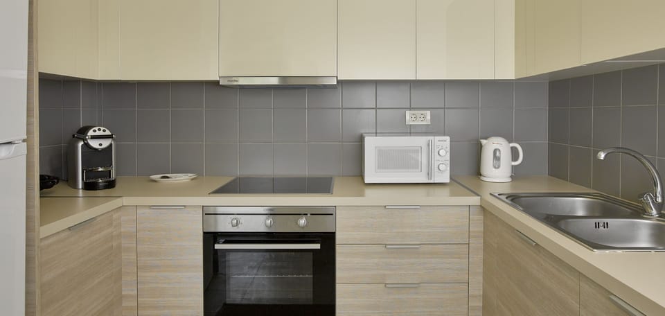 Comfort Suite | Private kitchen | Full-size fridge, espresso maker, coffee/tea maker, electric kettle