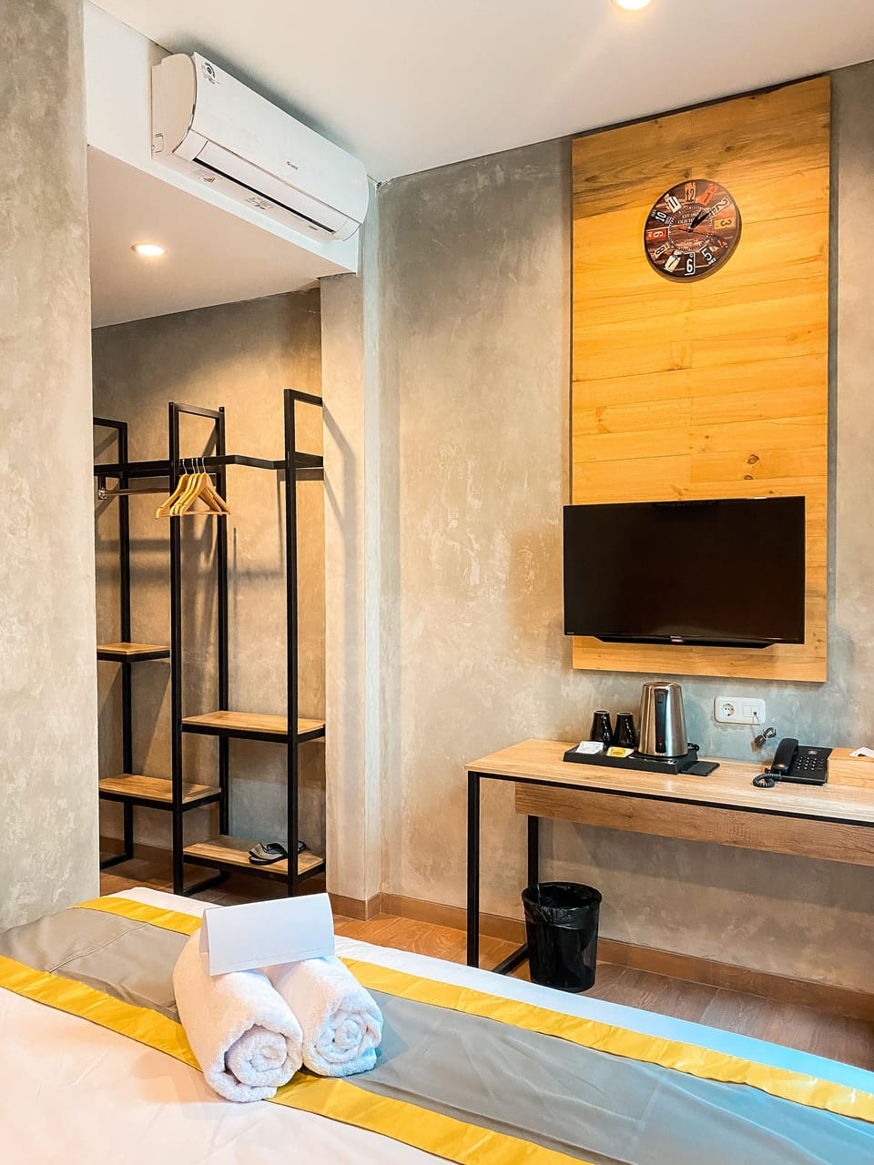 Deluxe Double Room | Iron/ironing board, free WiFi
