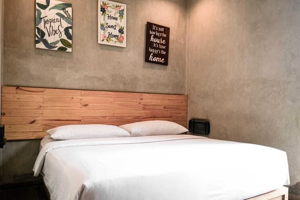 Deluxe Double Room | Iron/ironing board, free WiFi