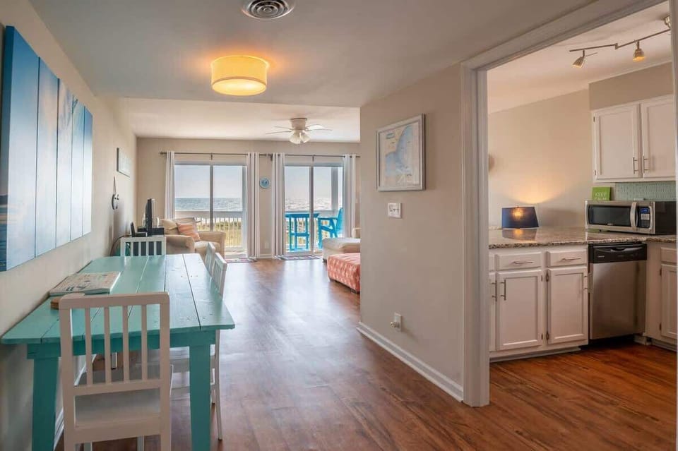 Open Floor Concept - Living Room and Kitchen