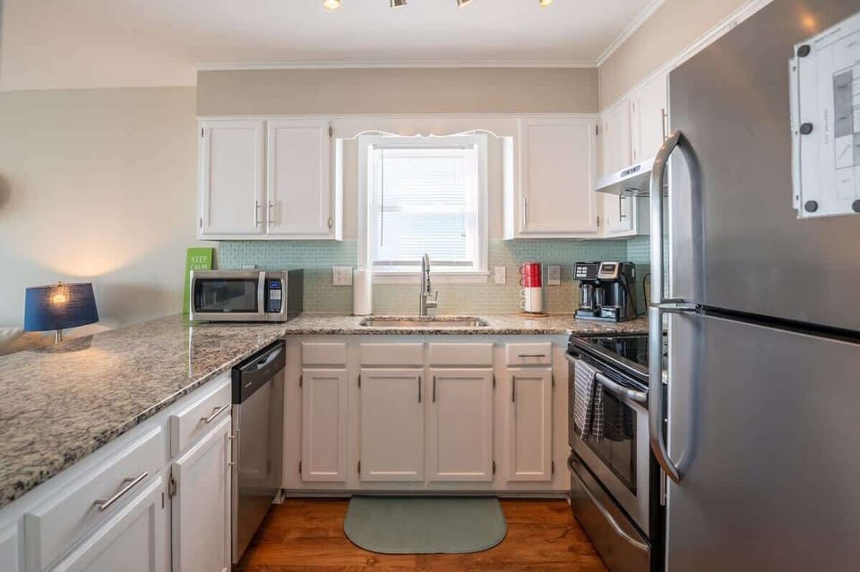 Updated Fully Stocked Kitchen - with Appliances