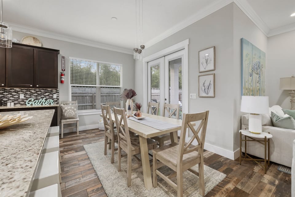 Spacious dining area perfect for group meals & game nights