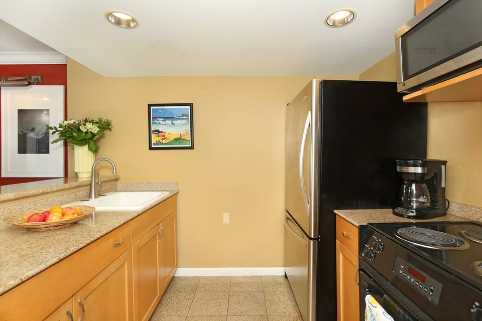 Full kitchen