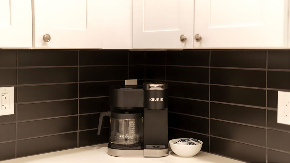 Gorgeous, fully-stocked kitchen with Keurig, toaster, and everything you need