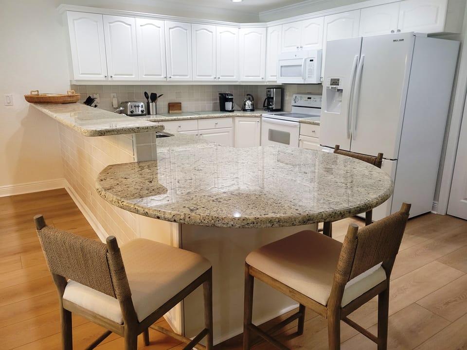 BRIGHT KITCHEN WITH BARSTOOL SEATING