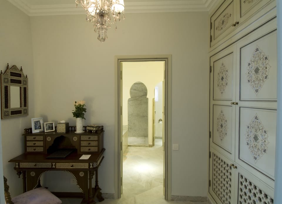 Luxury Suite (Aliya) | Minibar, in-room safe, individually decorated, laptop workspace