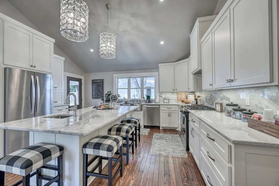 Spectacular kitchen with middle island and plenty of countertop space for the chef in your group!